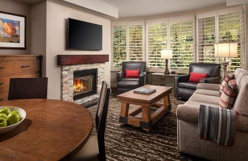 Highland Meadows Condo | 2-bedroom condo in lovely Vail with fitness room,Handball. Indoor Pool and Sauna
