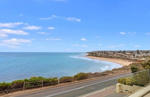 Adelaide House | Cozy Getaway retreat-5 bd 2 bath near beach and wineries