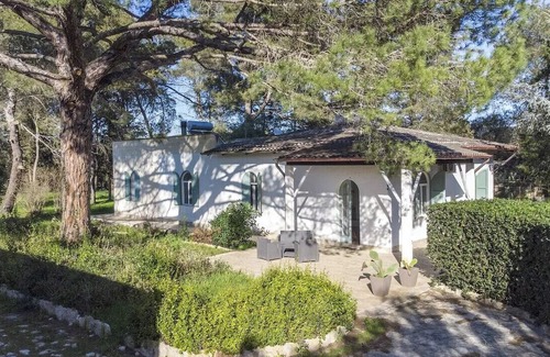 Manduria Cottage | Villa Cardinale in Salento with pinewood and swimming pool. Puglia.