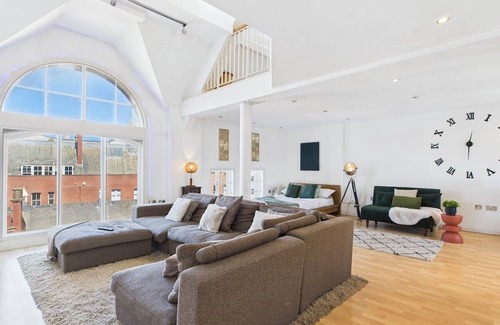 Wolverhampton Apartment | City View | Sleeps 8 | Contractors | Long stays