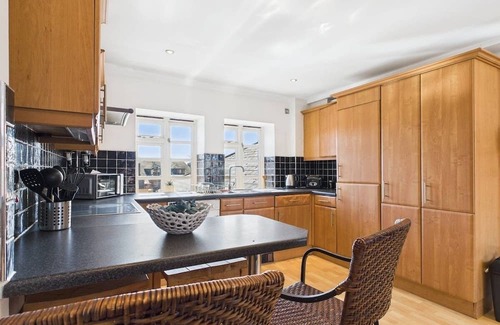 Wolverhampton Apartment | City View | Sleeps 8 | Contractors | Long stays