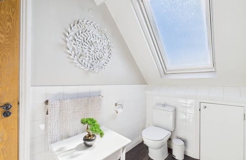 Wolverhampton Apartment | City View | Sleeps 8 | Contractors | Long stays
