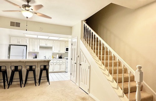Fountain Valley Condo | Resort Style Home near Beaches & Disneyland