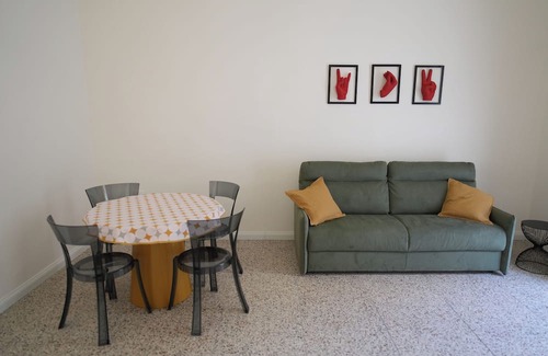 Naples City Centre Apartment | Charming street view apartment in fabulous Napoli historic center with WiFi, AC