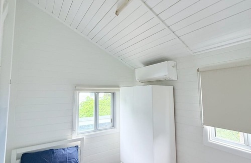 Emu Park Resort | Beach Dorm accommodation with shared toilet & shower
