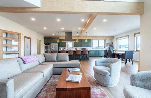 Driggs House | Grand Horizon Retreat - 7 Bdrm Luxury Home