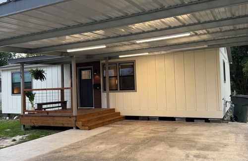 Lake Charles House | Charming 2-bedroom house with WiFi, AC in delightful Lake Charles