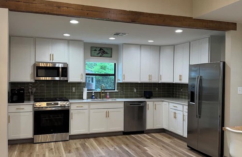 Lake Charles House | Charming 2-bedroom house with WiFi, AC in delightful Lake Charles