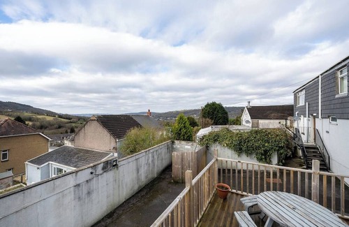 Margam Apartment | En-Suite Single Room, Microwave & Fridge, Parking