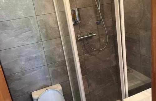 Margam Apartment | Parking, En-Suite Double Room, Kitchen