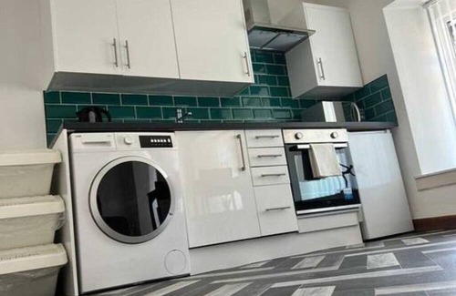 Margam Apartment | Parking, En-Suite Double Room, Kitchen