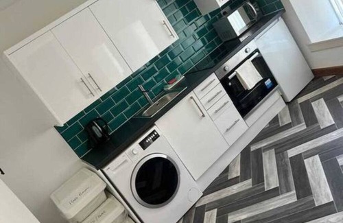 Margam Apartment | Parking, En-Suite Double Room, Kitchen