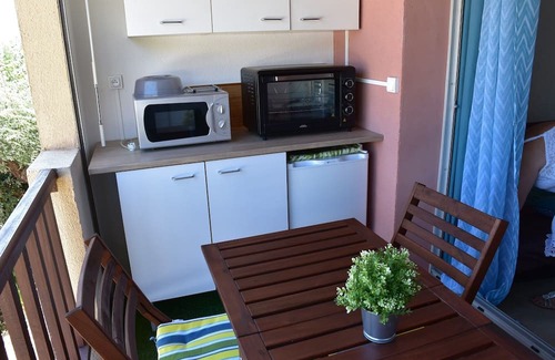 Sausset-les-Pins Apartment | Great accommodation for 4 next to the beach and swimming pool