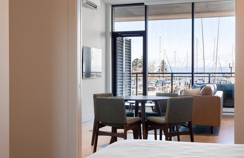 Regional District of Nanaimo Apartment | Suite 104 – One-Bedroom Oceanview King Suite