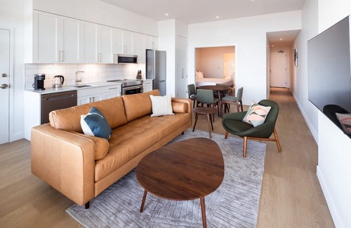 Regional District of Nanaimo Apartment | Suite 104 – One-Bedroom Oceanview King Suite