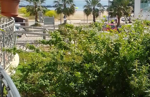 Roseto degli Abruzzi Apartment | Studio apartment with side balcony with sea view