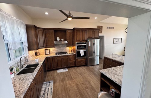 De Mossville House | Owl's Nest Retreat: Sleeps 20, Kentucky Hilltop w/Hot Tub and lots of room!