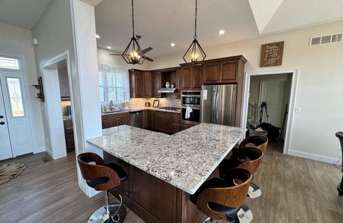 De Mossville House | Owl's Nest Retreat: Sleeps 20, Kentucky Hilltop w/Hot Tub and lots of room!