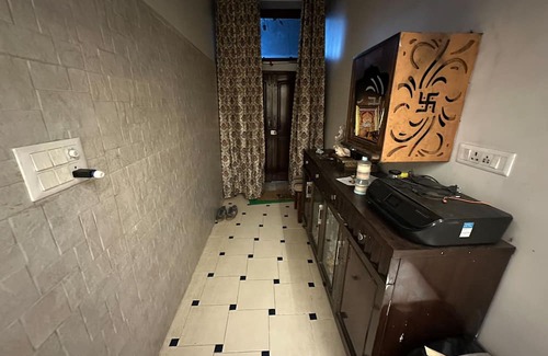 Pitampura Bed & Breakfast | Charming 2-bedroom bed & breakfast with WiFi, AC in phenomenal Delhi