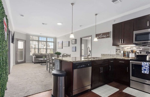 Overland Park Apartment | Amazing Amenities min to KC King Beds!