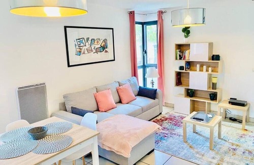 La Gare Apartment | 2-BEDROOM CITY CENTER APARTMENT WITH BALCONY AND ELEVATOR