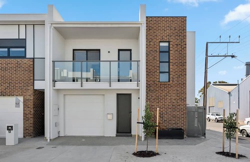 Port Adelaide House | Stay In Port Adelaide!