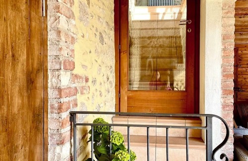 Pove del Grappa Apartment | Charming 2-bedroom apartment with WiFi, AC in awesome Pove del Grappa!