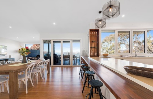 Blue Mountains City Council House | Elysian on the Escarpment with Mountain Views