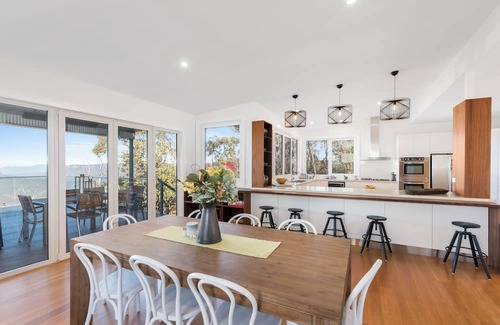 Blue Mountains City Council House | Elysian on the Escarpment with Mountain Views