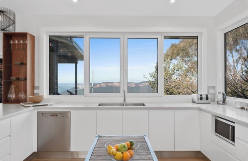 Blue Mountains City Council House | Elysian on the Escarpment with Mountain Views