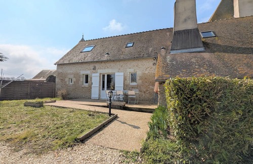 Scoury Cottage | Comfortable Nature Retreat in Arpheuilles with Parking