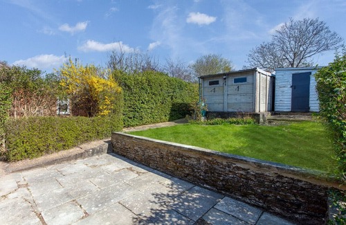 Northampton House | Charming Detached Bungalow Driveway Parking Garden Wifi Smart TV