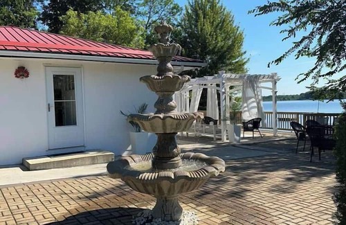 Central Frontenac House | Godfrey Lakefront Getaway