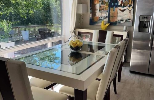 Central Frontenac House | Godfrey Lakefront Getaway
