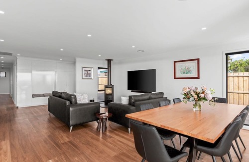 Portarlington House | Portarlington Beach Retreat, A modern home across from the water