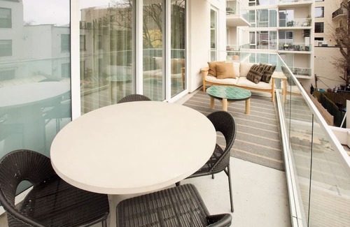 Williamsburg Apartment | Gorgeous 3-bedroom, 3 bedroom apt with deck, fitness room in welcoming Brooklyn