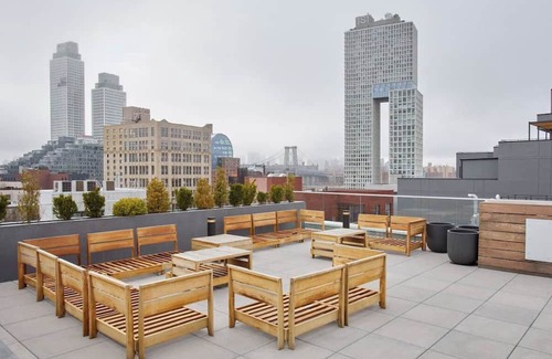 Williamsburg Apartment | Gorgeous 3-bedroom, 3 bedroom apt with deck, fitness room in welcoming Brooklyn