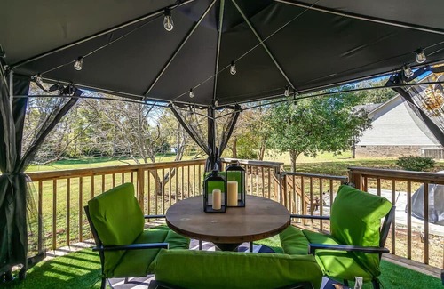 Kedron House | Updated Home Near Wedding Venues - Shopping - Food