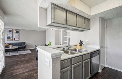Bedford Apartment | 3001 Crystal Springs 721 I Spacious 1 Bed 1 Bath