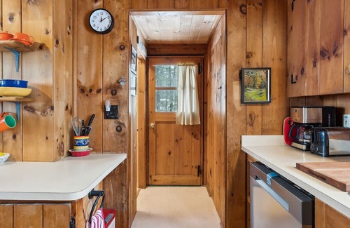 West Newfield Cabin | Balch Lakeside Lodge 3-bedroom cabin with WIFI/AC