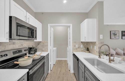 Egypt Apartment | Charming 1BD in Magnolia - pool, gym & steps from shops!