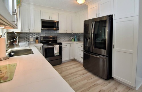 Weekapaug House | Cove Neighborhood | 4 Bedroom Updated Home | Minutes from Beach Access | Hot tub!