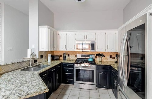 Saginaw House | Cozy Home with pool and backyard, 5 bed house.