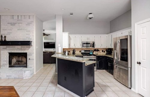 Saginaw House | Cozy Home with pool and backyard, 5 bed house.