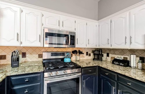 Saginaw House | Cozy Home with pool and backyard, 5 bed house.