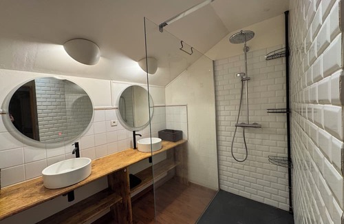 Biziat House | LES MAHOLIERES, Charming house with outdoor jacuzzi