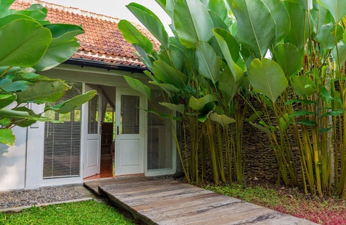 Bantul Cabin | Peaceful Retreat with a Lush Garden & Open-Air Patio