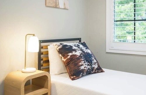Castle Hill House | Charming 4-bedroom house with AC, WiFi in tranquil Castle Hill