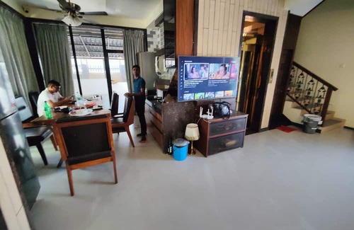 Kune N.m. Villa | Pine Estate, Lonavala by Ebony Stays – 4BHK Villa with Pool & Mountain Views