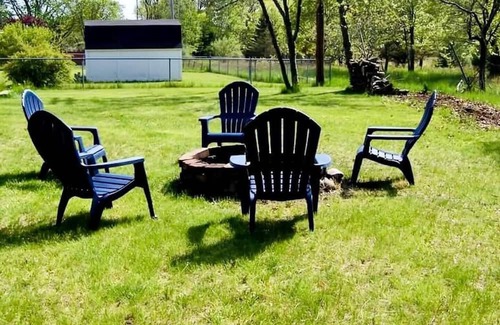 Oscoda House | Charming 3-bedroom house > 1 Mile to Lake Huron - AC & Pet Friendly!